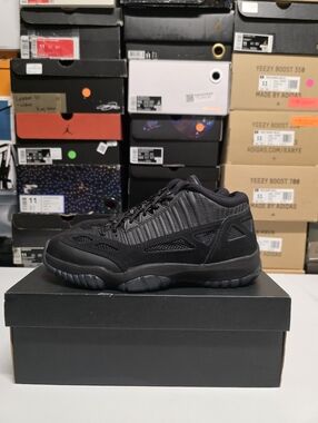 Air Jordan 11 IE Low 'Referee' 306008-003 - Sz 10